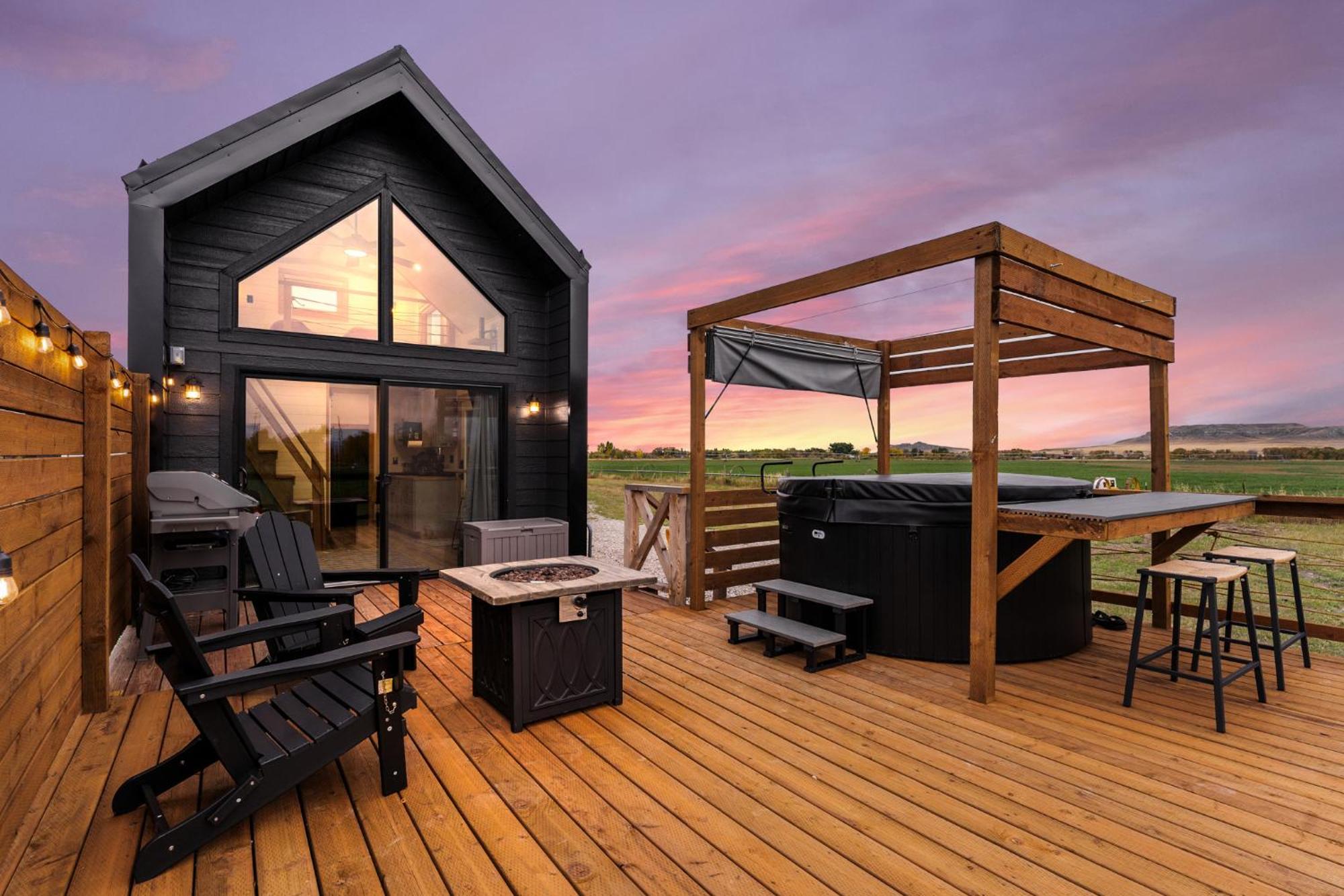 Modern Tiny Cabin, With Hot Tub In Choteau Mt Extérieur photo