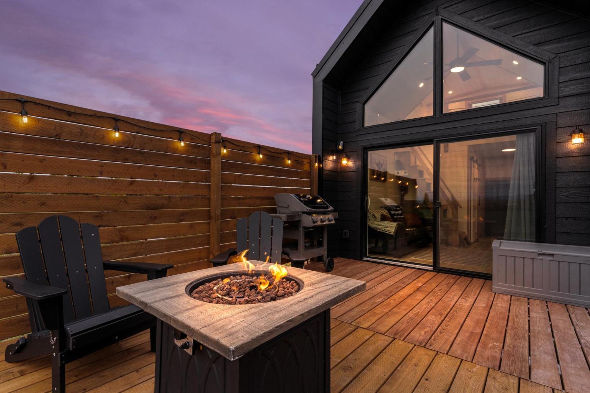 Modern Tiny Cabin, With Hot Tub In Choteau Mt Extérieur photo