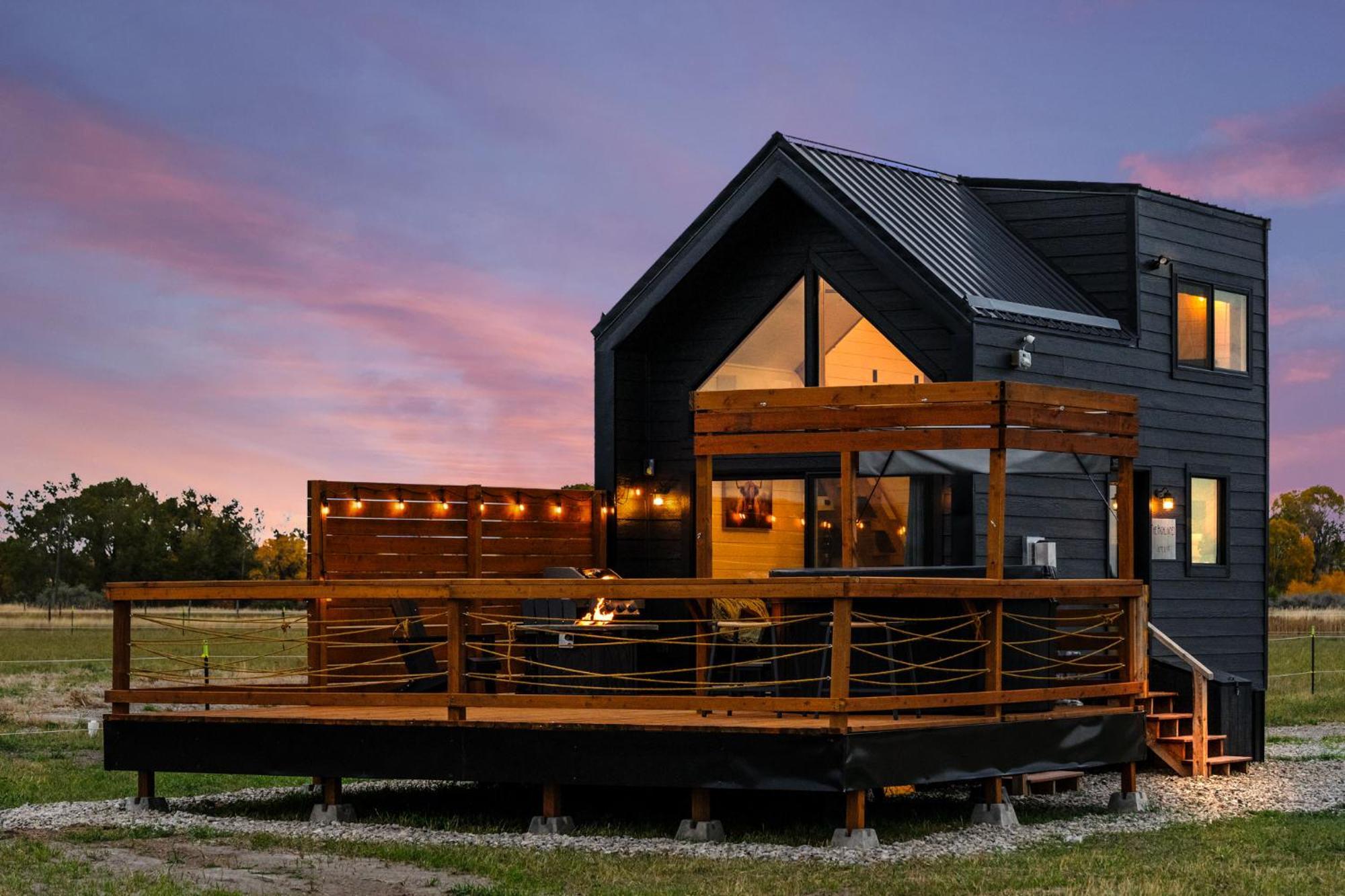 Modern Tiny Cabin, With Hot Tub In Choteau Mt Extérieur photo