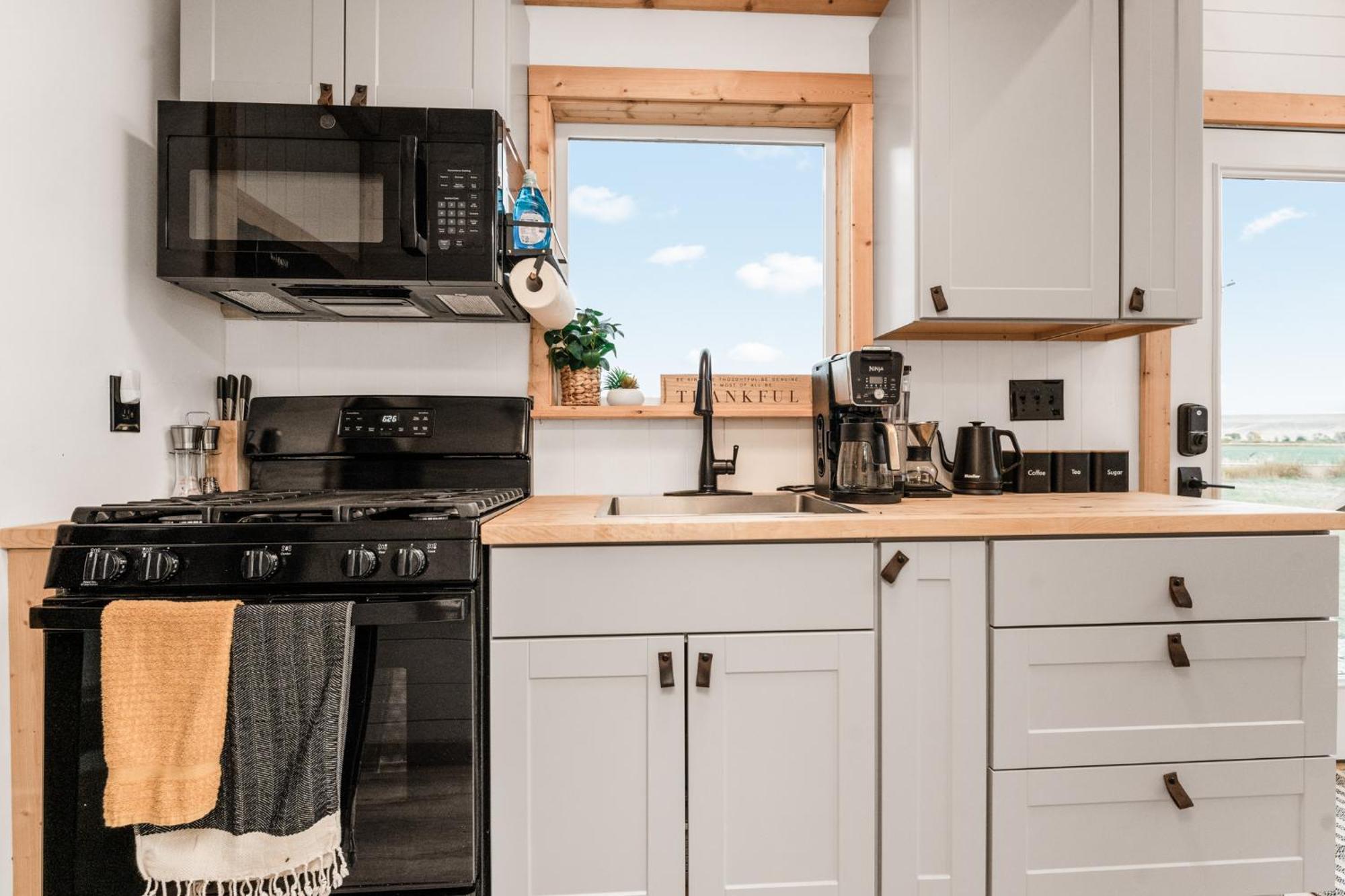 Modern Tiny Cabin, With Hot Tub In Choteau Mt Extérieur photo